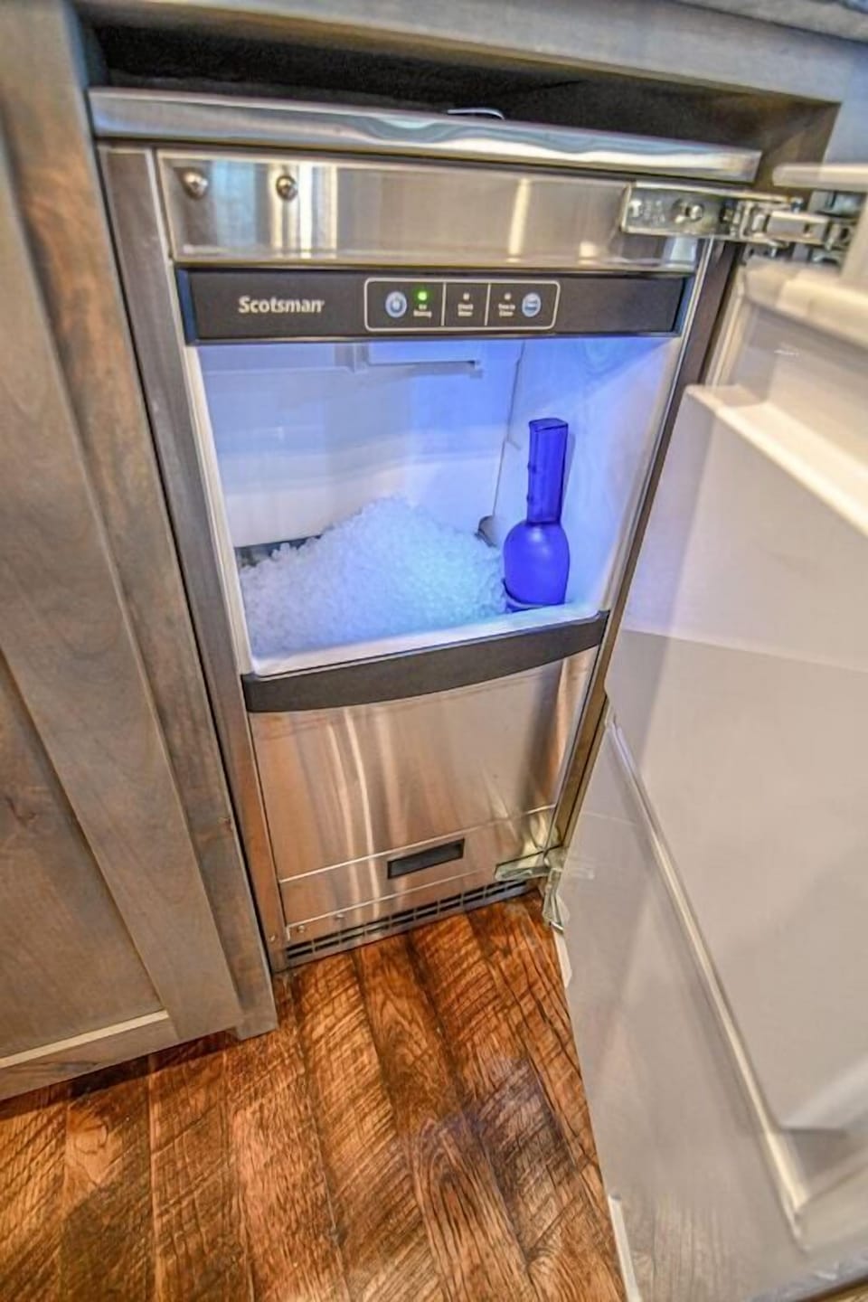 Ice maker with "Sonic Style" ice