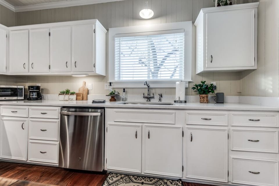 Kitchen (fully stocked)