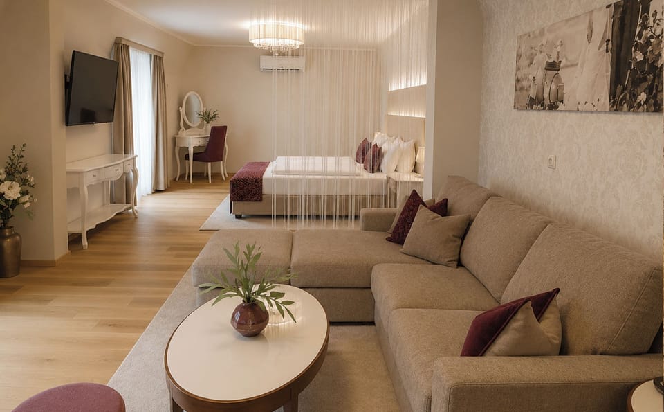 Junior Suite, 1 Double Bed (DORMERO) | Hypo-allergenic bedding, in-room safe, individually decorated