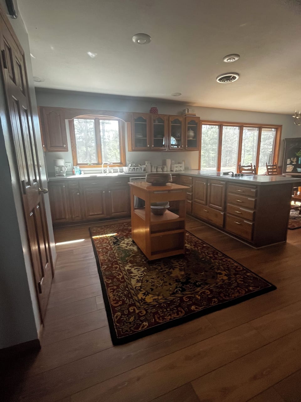 Another view of the kitchen!
