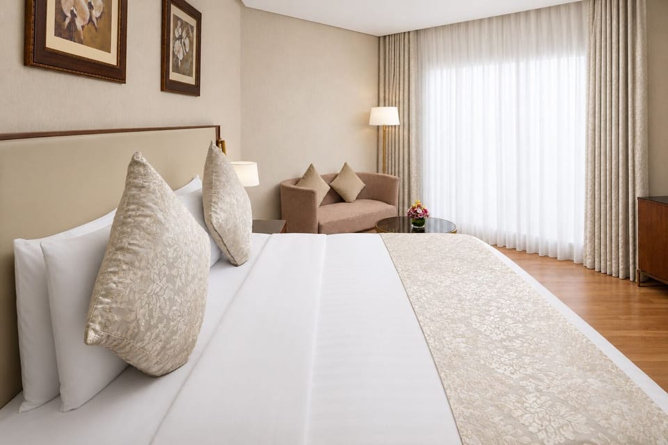 Premier Room, 1 Queen Bed (City) | Hypo-allergenic bedding available, minibar, in-room safe, desk