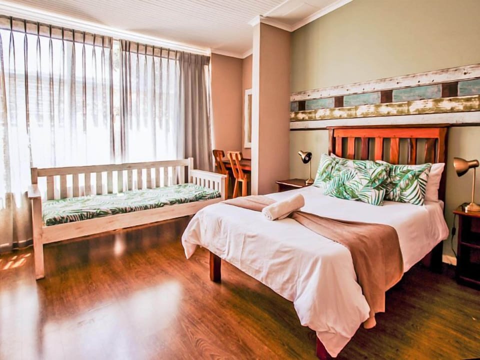 Double Room (en-suite 8) | Blackout drapes, iron/ironing board, free WiFi, bed sheets