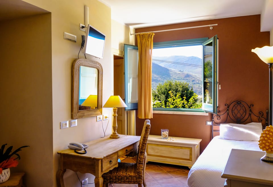 Single Room | Premium bedding, minibar, in-room safe, soundproofing