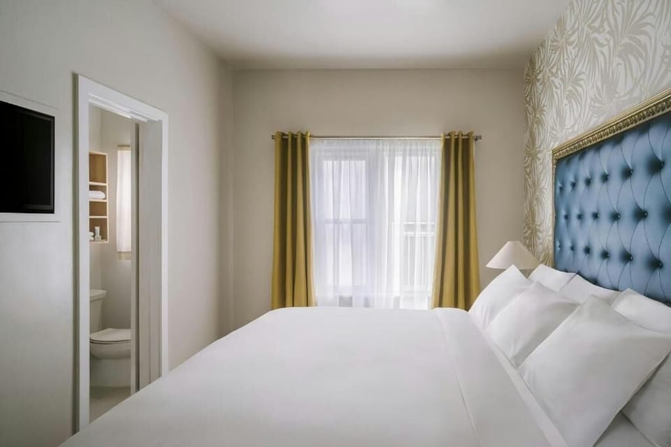 Deluxe Room, 1 King Bed | Premium bedding, individually furnished, laptop workspace