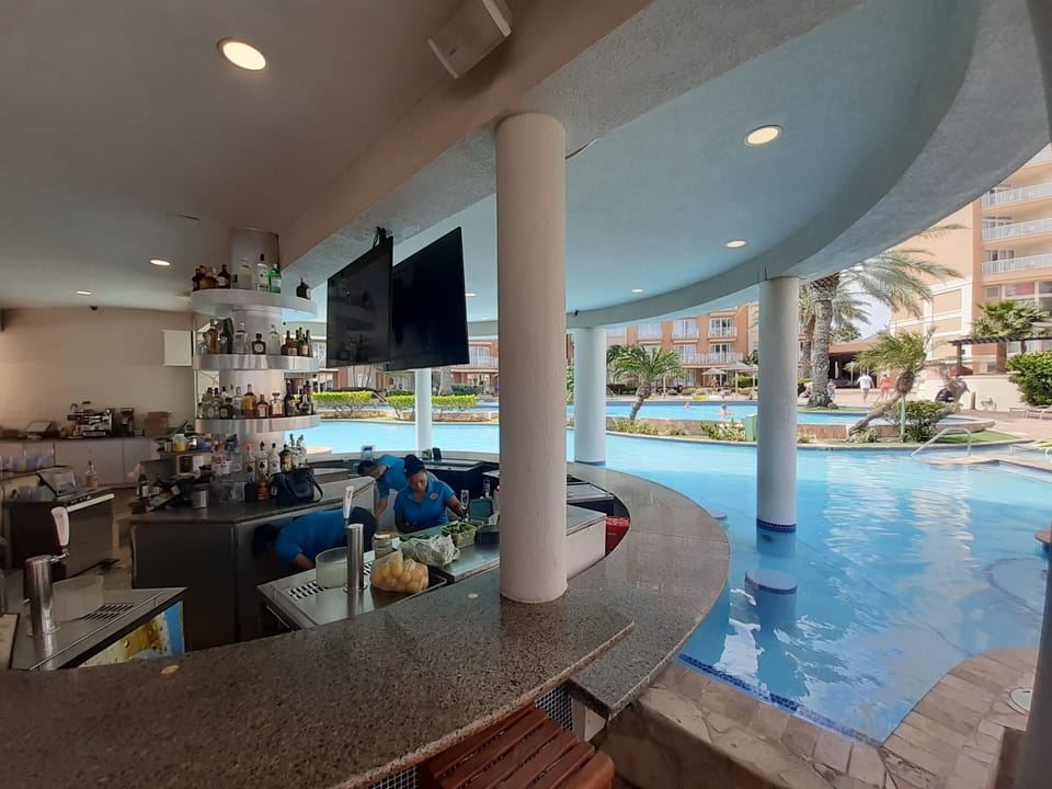 The pool bar in the DIvi Phoenix