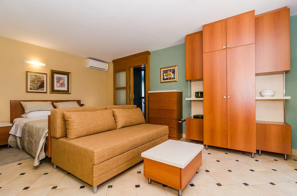 Double Room (0 Bedroom) | Interior