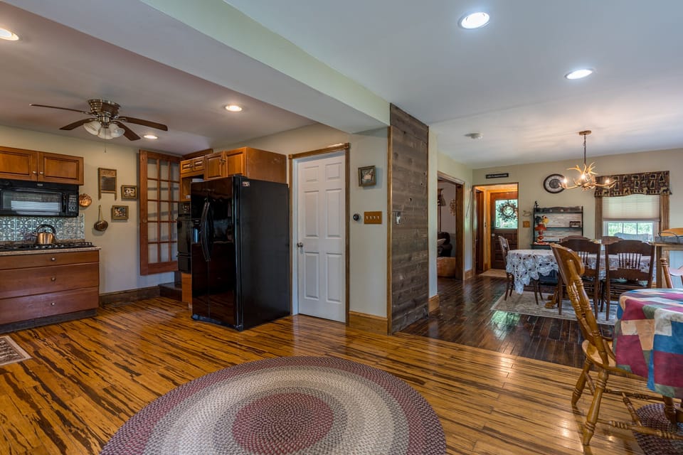 LaceyVilla - Huge home in Endless Mountains House in Pennsylvania