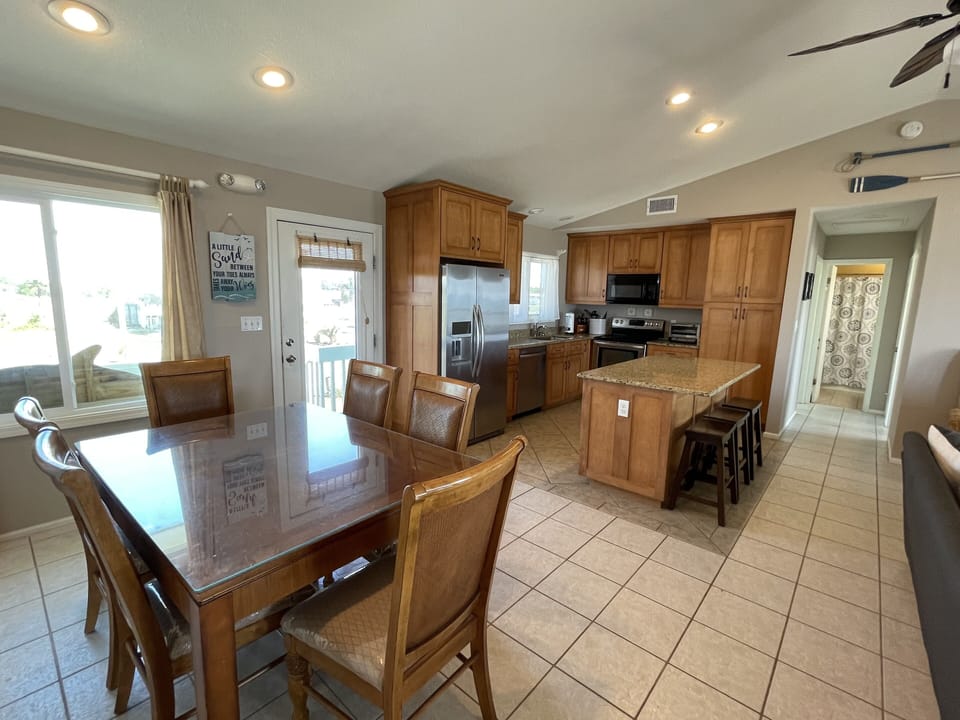 Dining/Kitchen 