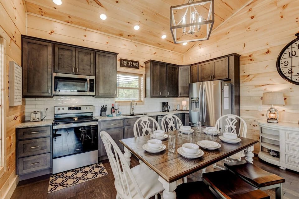 Modern fully stocked kitchen