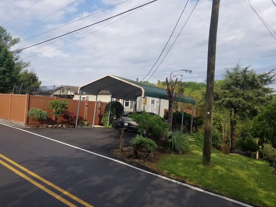 road view/ privacy fenced front yard