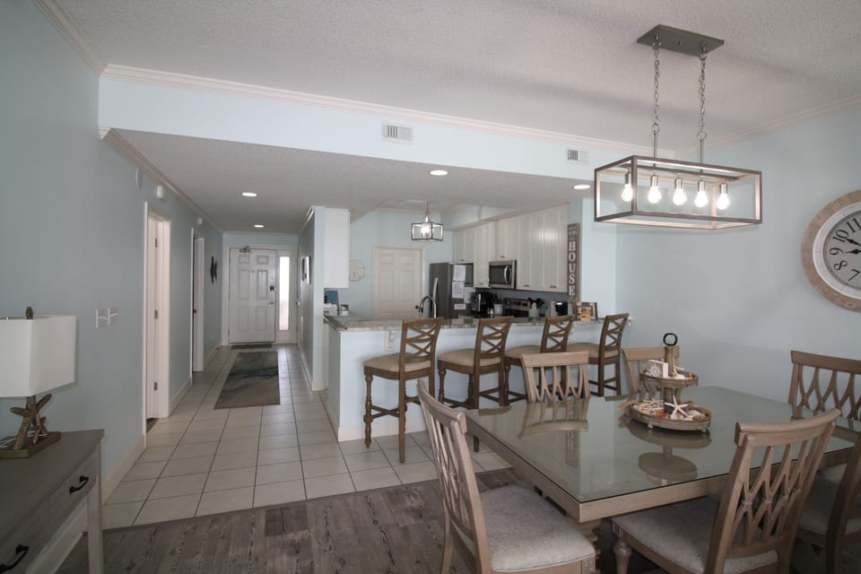 Kitchen, entrance hallway
