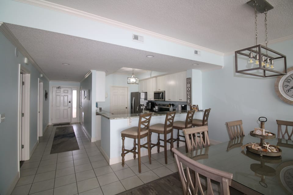 Dining area / kitchen
