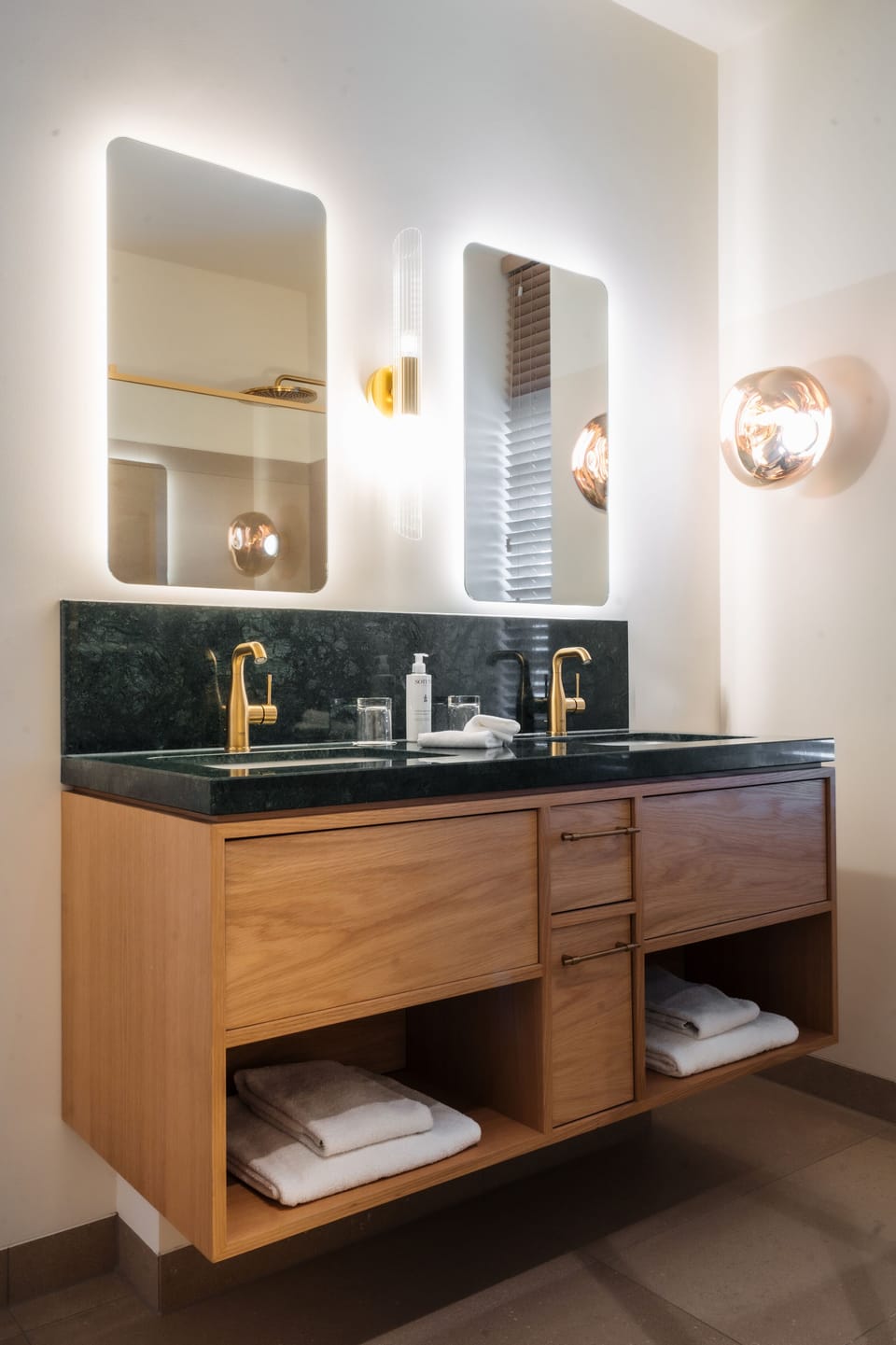 Tower Suite | Bathroom | Free toiletries, hair dryer, bathrobes, slippers