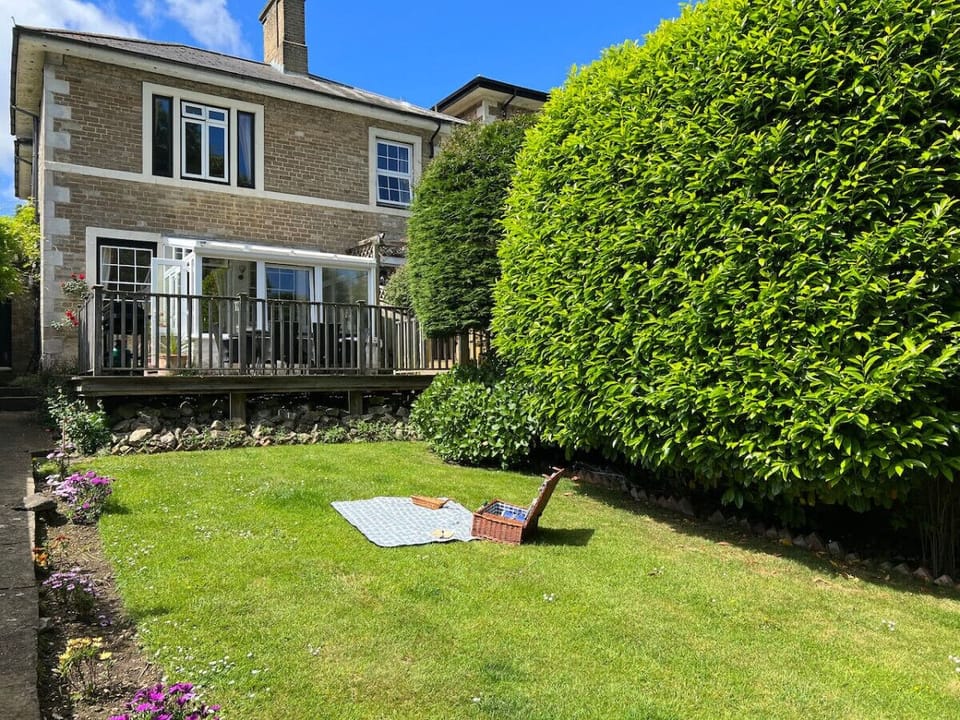 enjoy a picnic in the garden