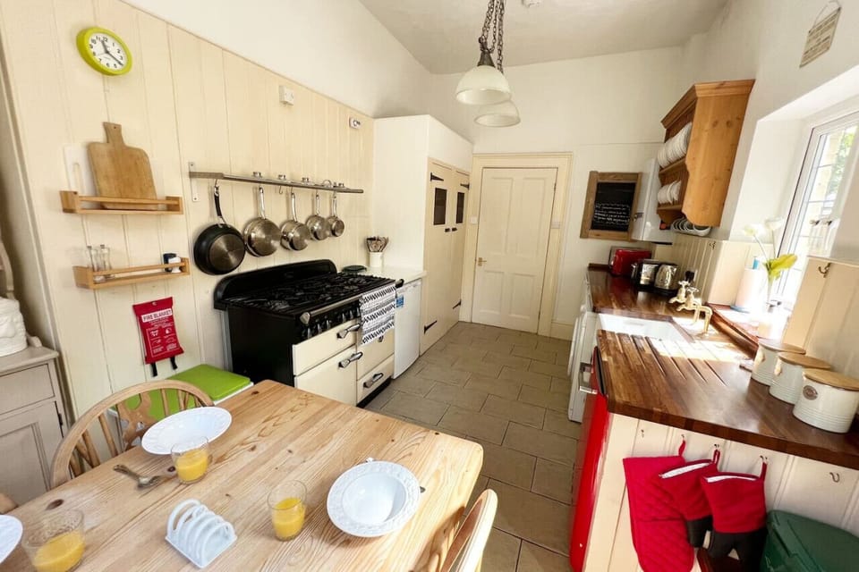 Range cooker and double oven