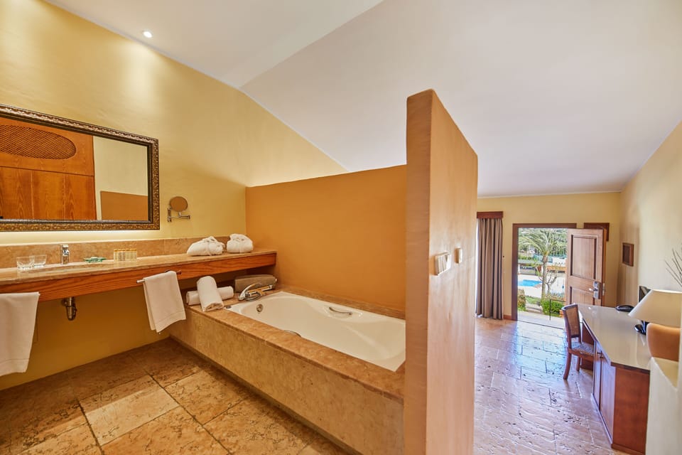 Separate tub and shower, deep soaking tub, rainfall showerhead