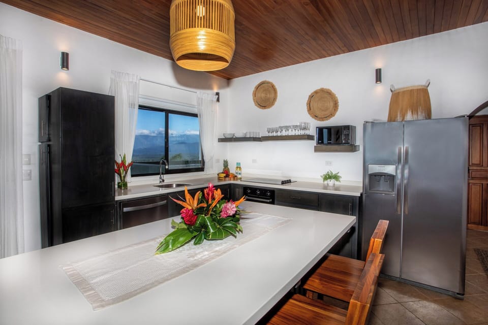 Fully equipped kitchen for easy meals at home