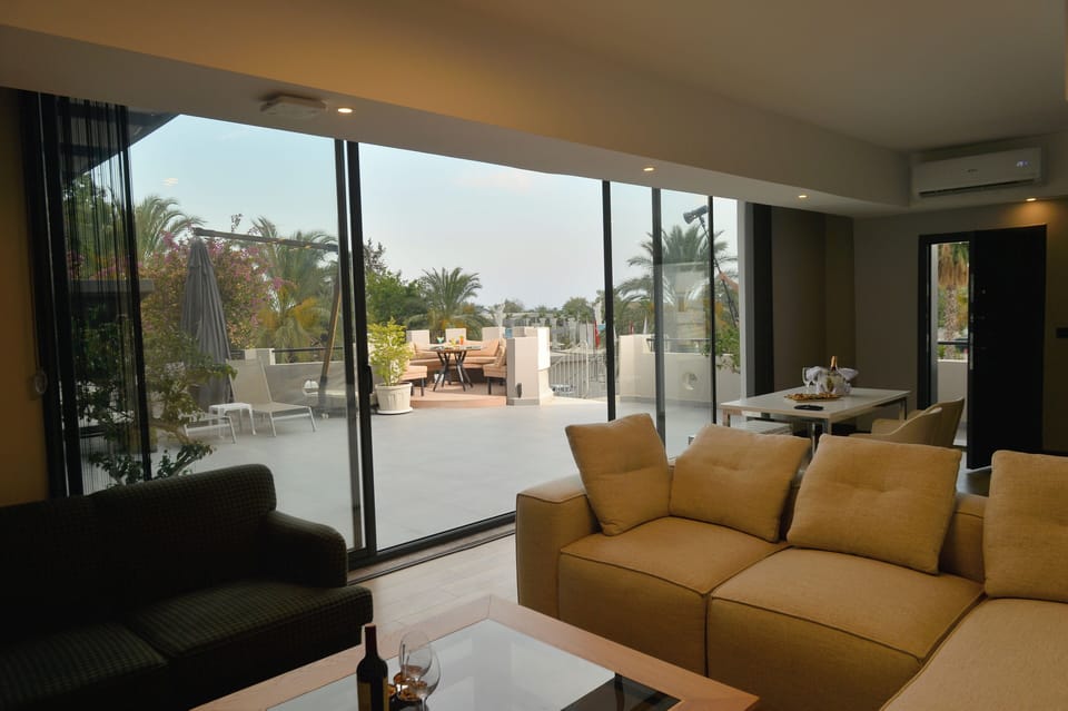 Deluxe Suite, 2 Bedrooms, Kitchenette, Sea View | Living area | 45-inch flat-screen TV with cable channels