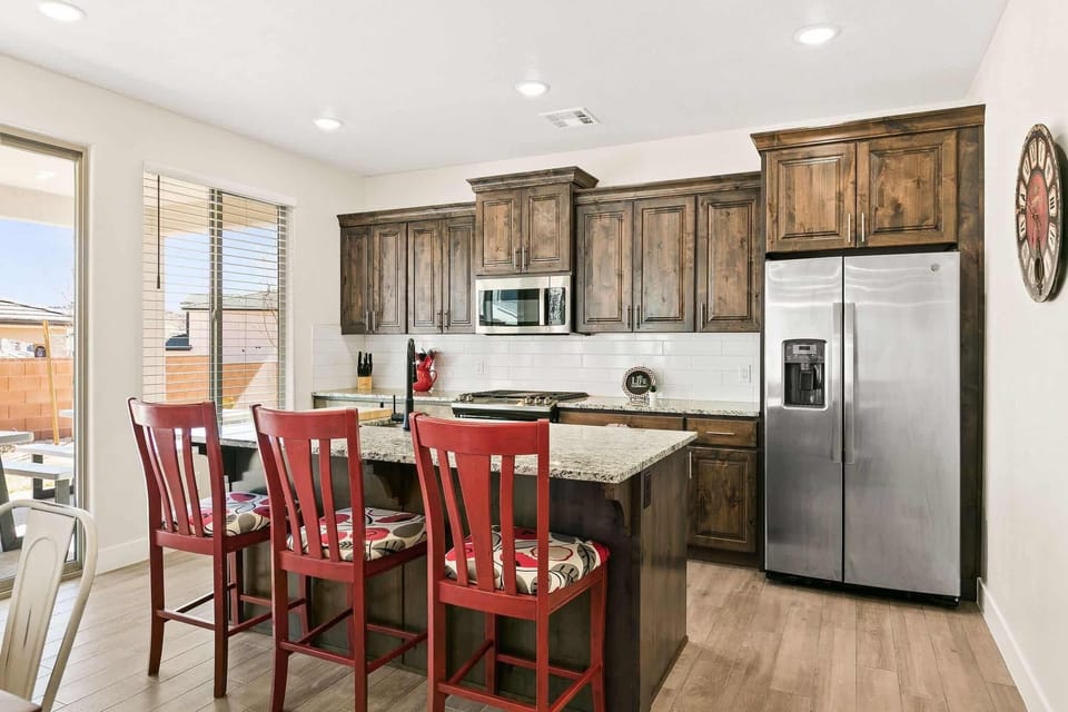 House, 4 Bedrooms | Private kitchen | Fridge, oven, coffee/tea maker, toaster