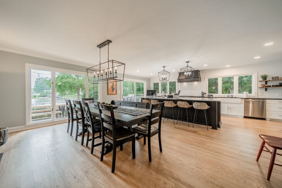 Large, fully stocked kitchen to prep all your group meals.