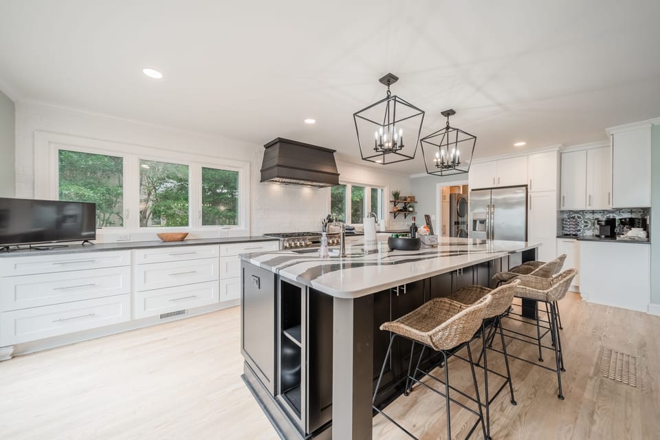 Fully stocked kitchen to prep all your group meals, plus island seating for 5!