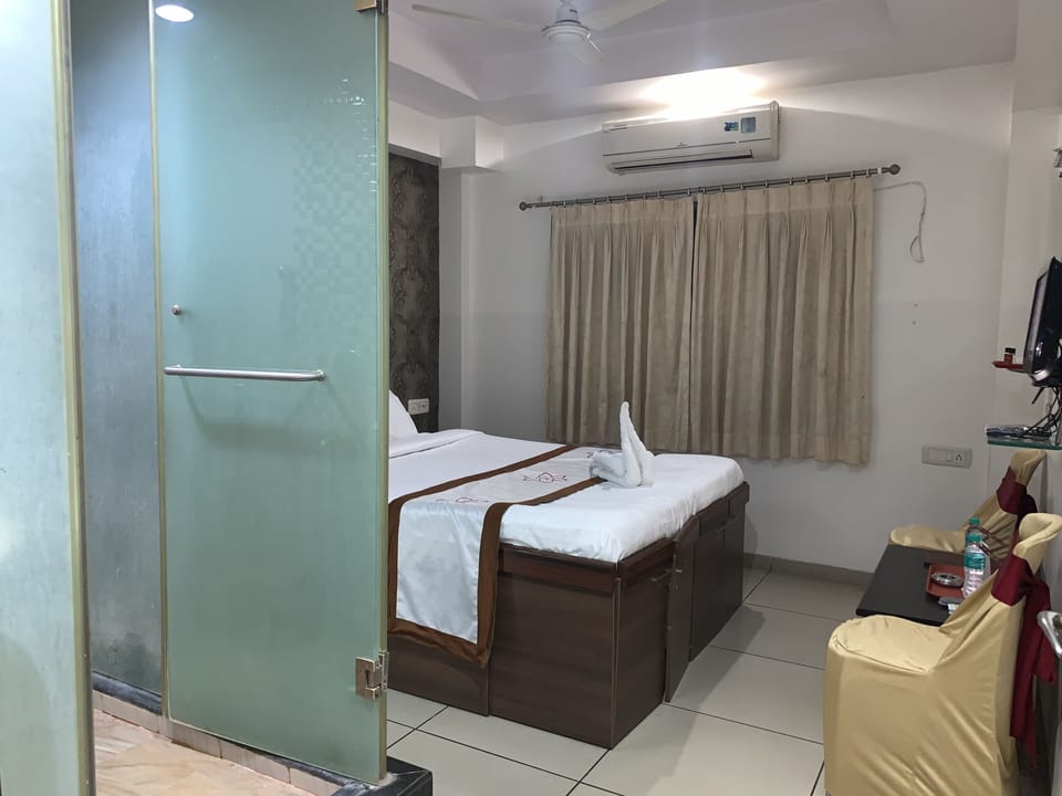 Deluxe Ac Room | Egyptian cotton sheets, premium bedding, memory foam beds