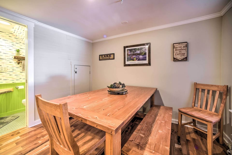 Kitchen & Dining Area
