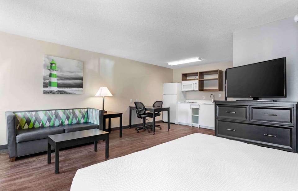 Superior Studio, 1 Queen Bed with Sofa bed, Non Smoking | Desk, iron/ironing board, free WiFi, bed sheets