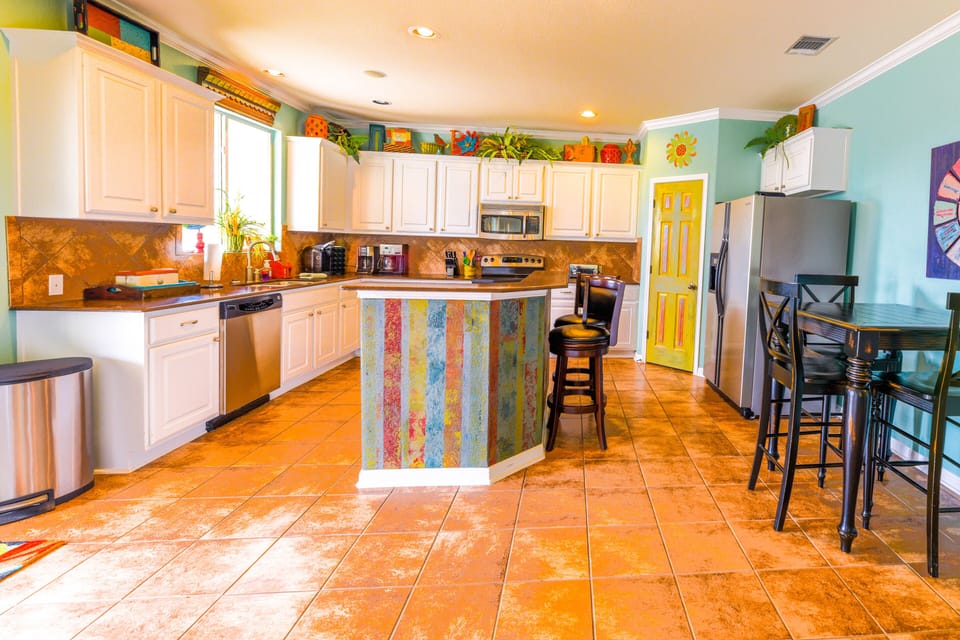 Fully stocked kitchen with breakfast nook