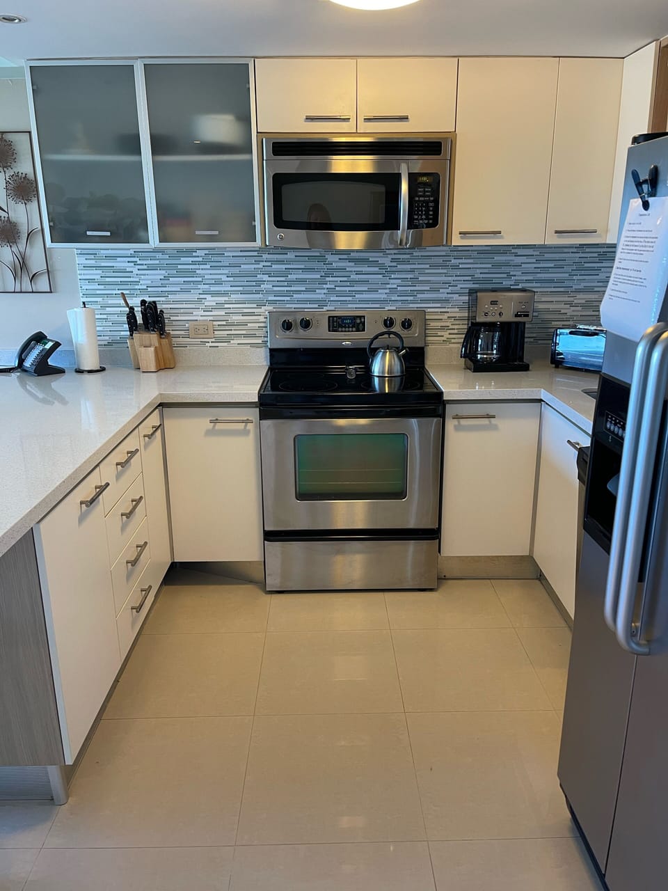 Fully equipped kitchen.