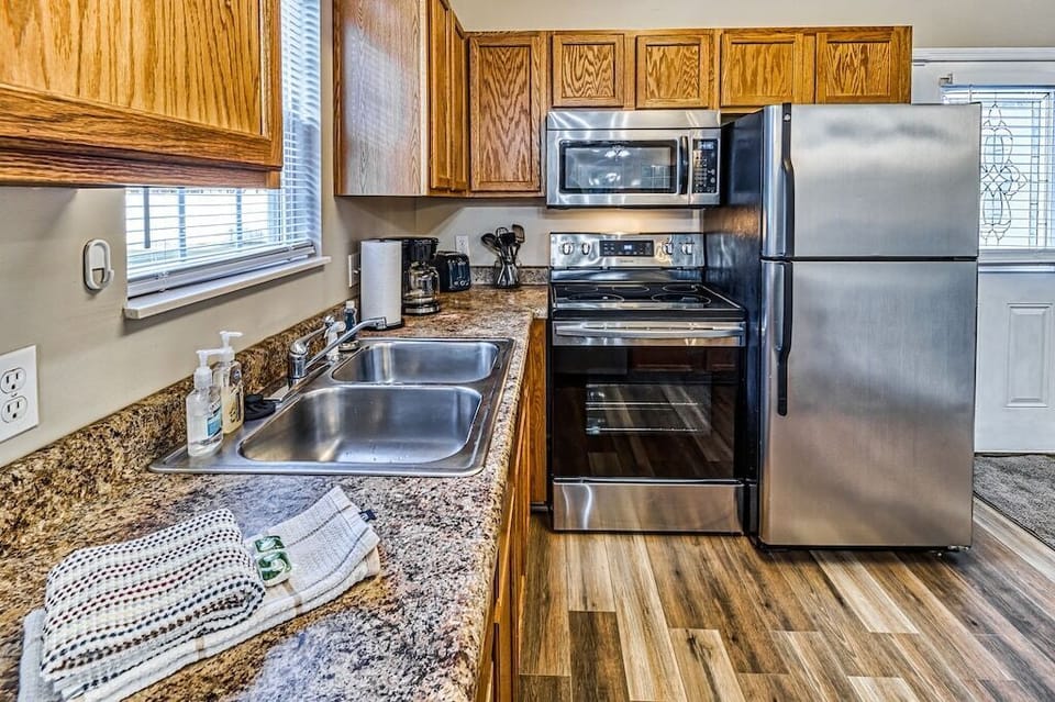 Pigeon Forge Cabin with lots of room to cook in.