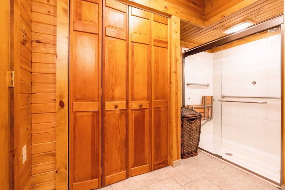 Bathroom #1 in Bedroom #1 - 1st Floor