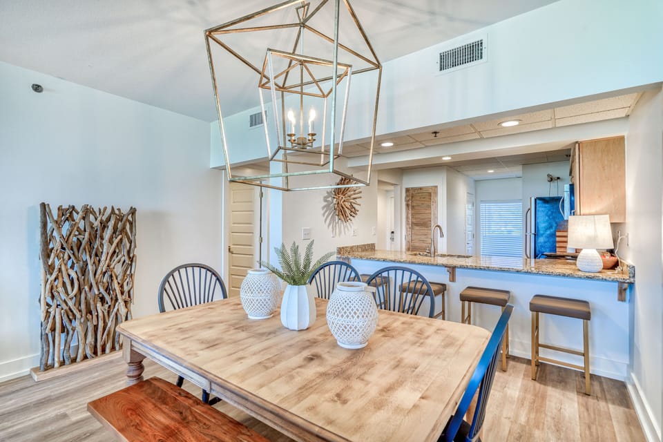Dining Area with Seating for 6