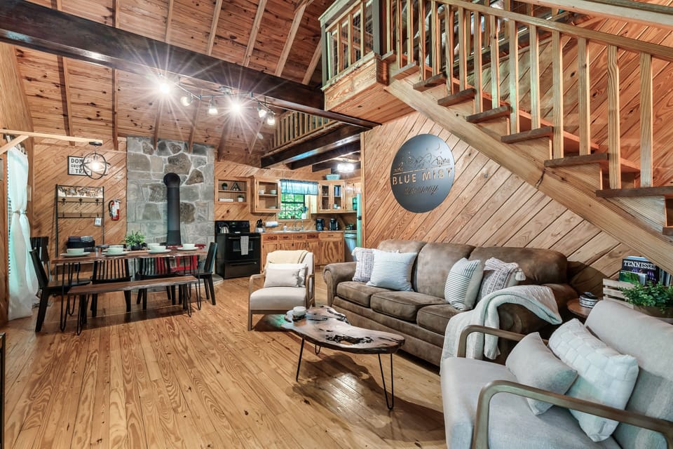 Open floor plan and beautiful vaulted ceilings.
