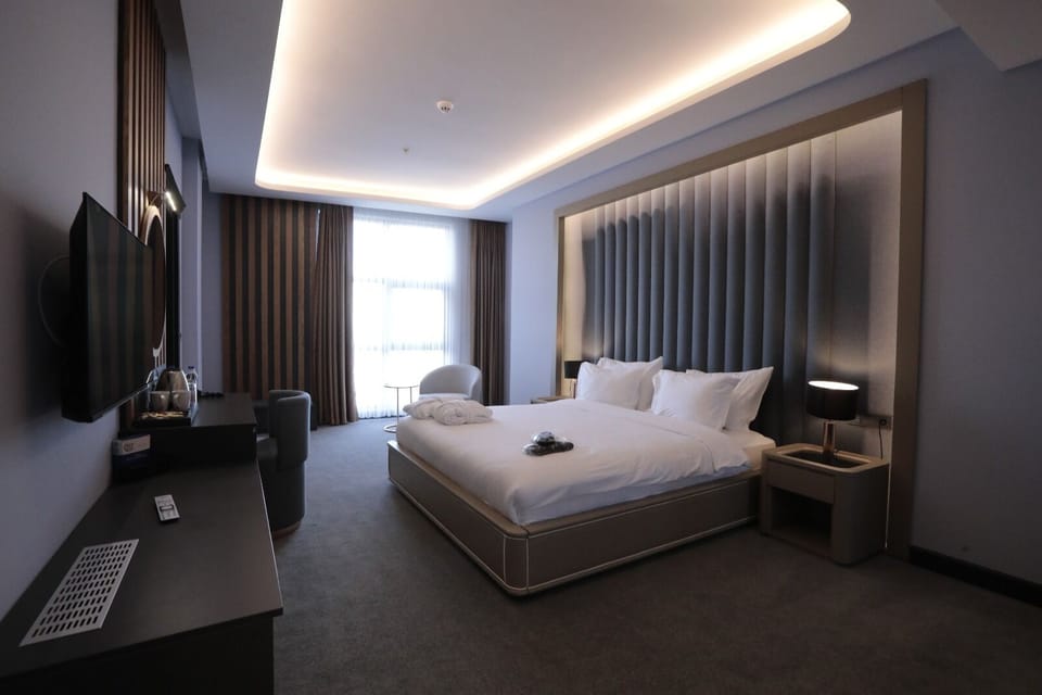 Superior Room | Premium bedding, minibar, in-room safe, laptop workspace