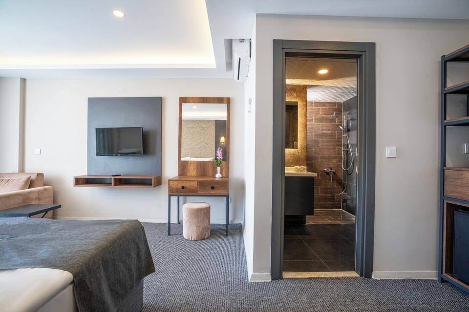 Superior Triple Room | Minibar, in-room safe, soundproofing, free WiFi