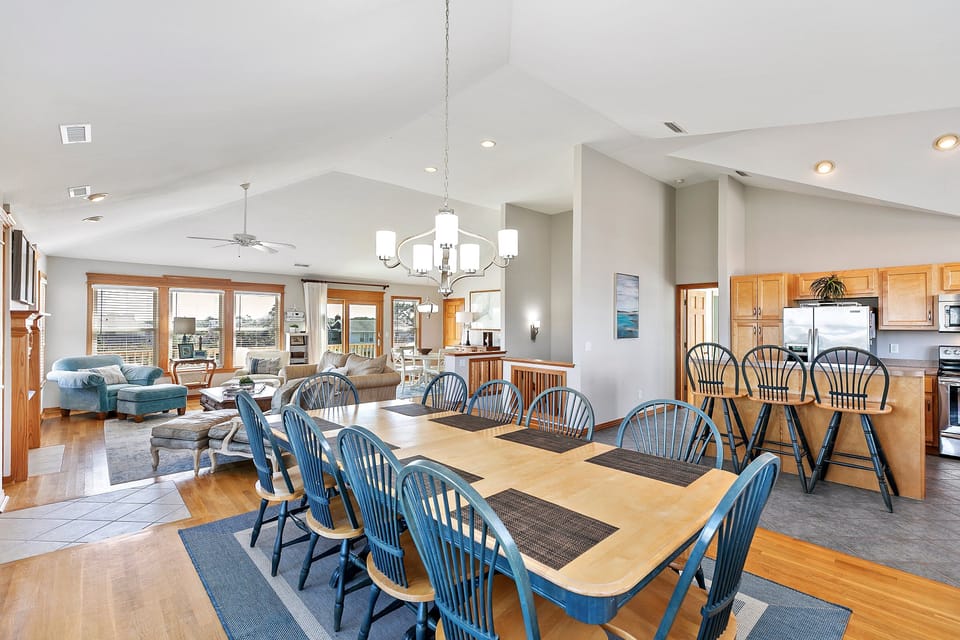 Dining Area - Top Level
