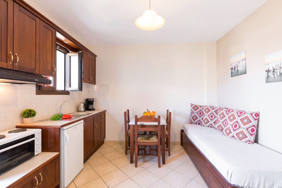 Apartment | Living area | 32-inch flat-screen TV with digital channels, TV