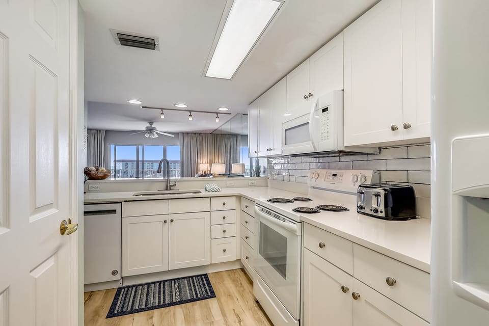 Condo, 2 Bedrooms | Private kitchen | Fridge, microwave, coffee/tea maker, toaster