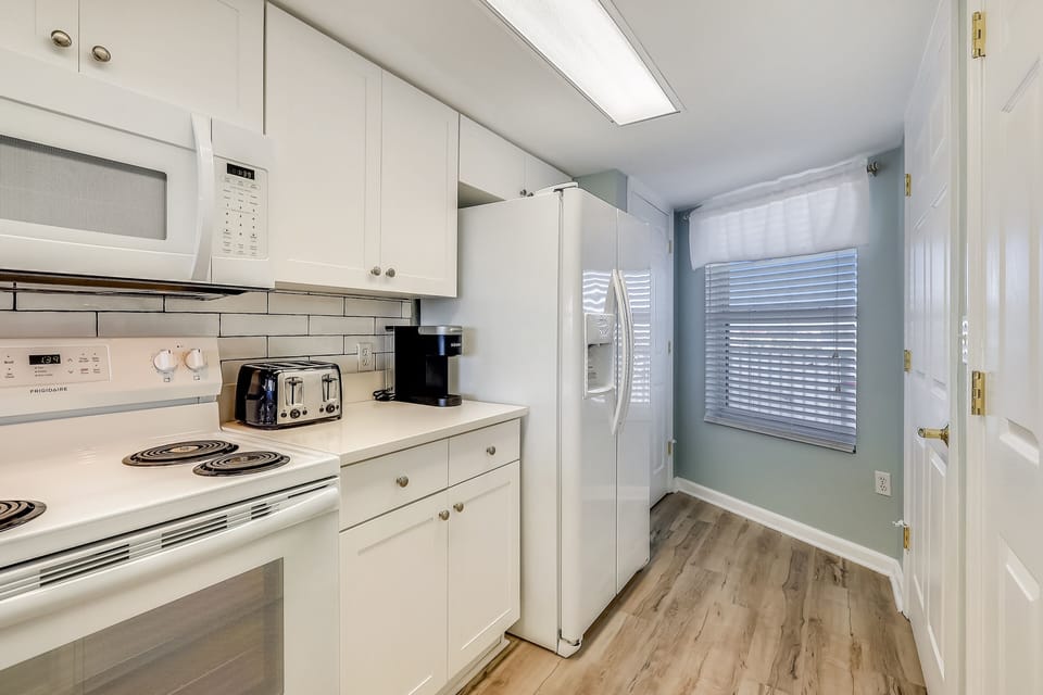 Condo, 2 Bedrooms | Private kitchen | Fridge, microwave, coffee/tea maker, toaster