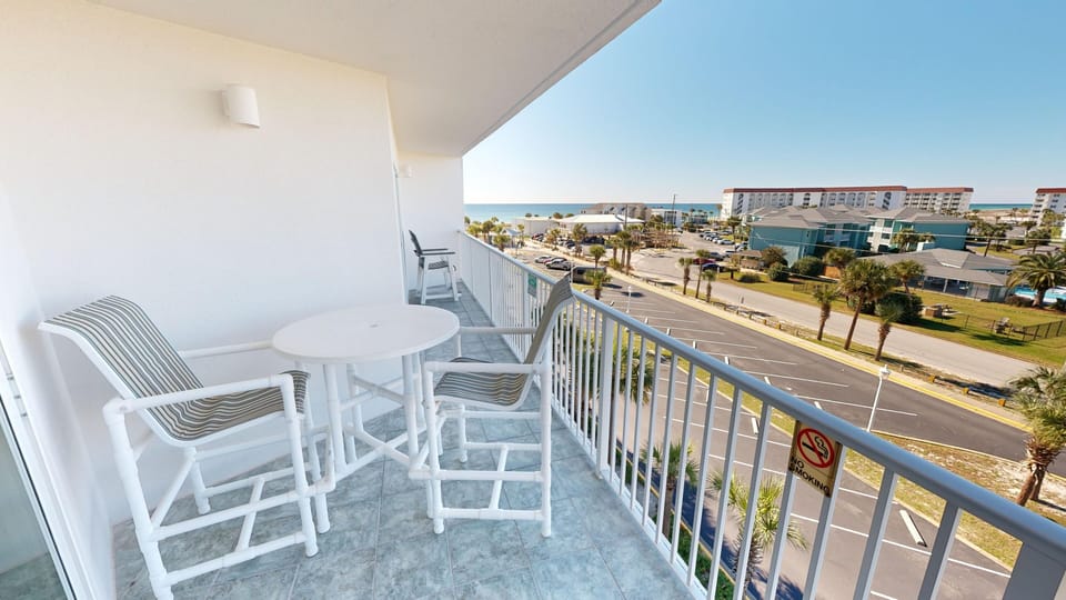 Condo, 2 Bedrooms | Outdoor dining