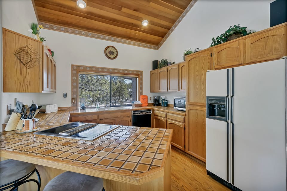 House, 4 Bedrooms | Private kitchen | Fridge, oven, coffee/tea maker, toaster