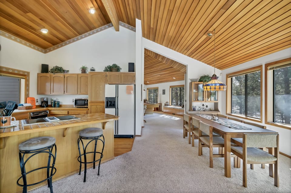 House, 4 Bedrooms | Private kitchen | Fridge, oven, coffee/tea maker, toaster