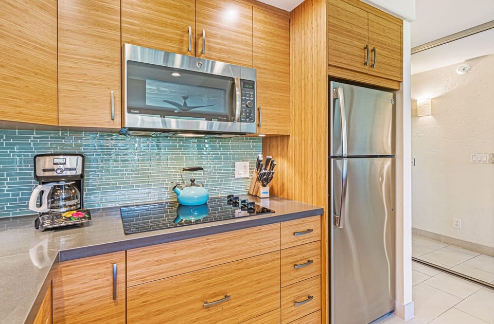 Studio | Private kitchen | Fridge, microwave, oven, coffee/tea maker