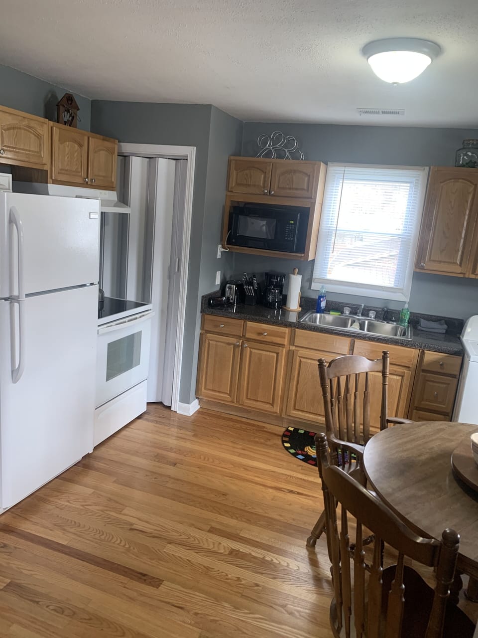 Dine-in Kitchen 