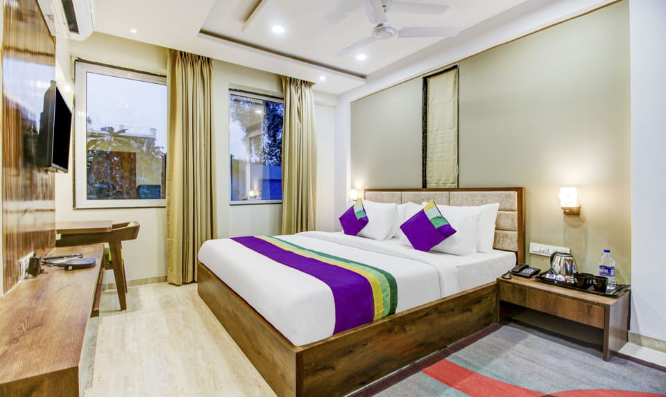 Deluxe Room | Desk, iron/ironing board, free WiFi, bed sheets