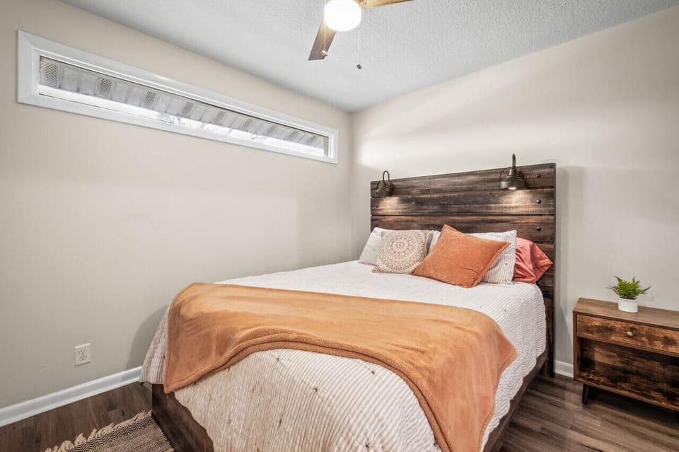 [Bedroom, Upstairs] Walk in closet, no TV sorry!