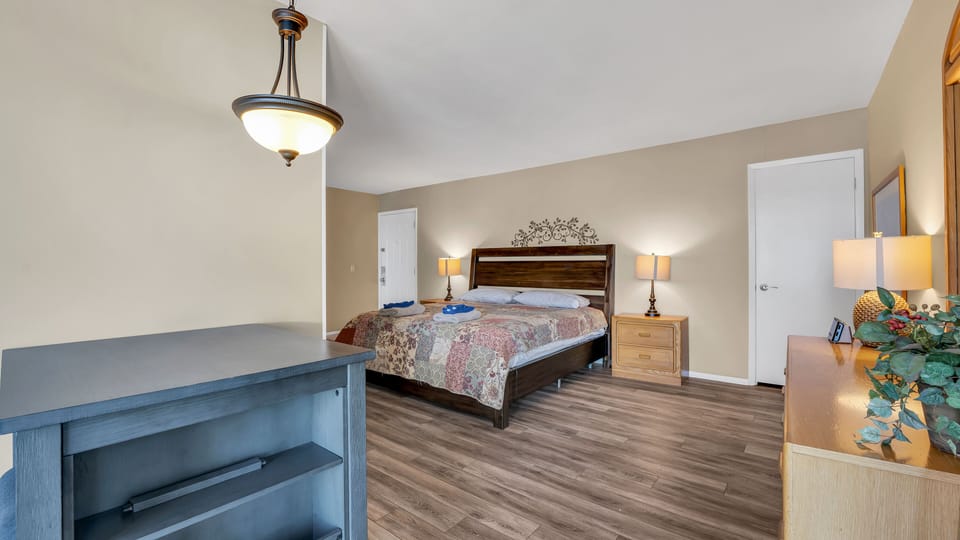 Bedroom #2: Single King-size bed with a private full bathroom