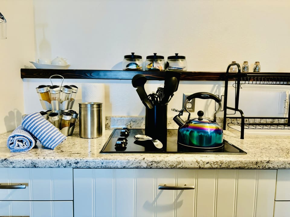 Kitchenette (cont.)