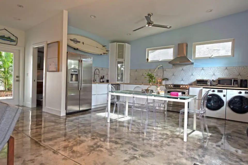 Kitchen area with dining table